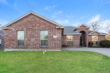 1805 Katrina Ln Lancaster, TX 75134